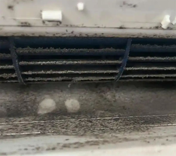 广河空调吹的风有股烧焦味是怎么回事